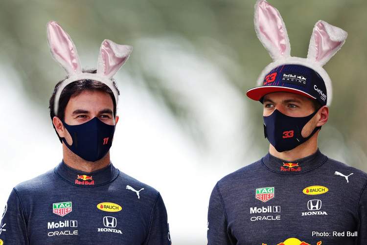 Duet pembalap Red Bull, Max Verstappen (Belanda) dan Sergio Perez (Meksiko), buktikan RB16B kompetitif tahun ini. (Foto: redbull)