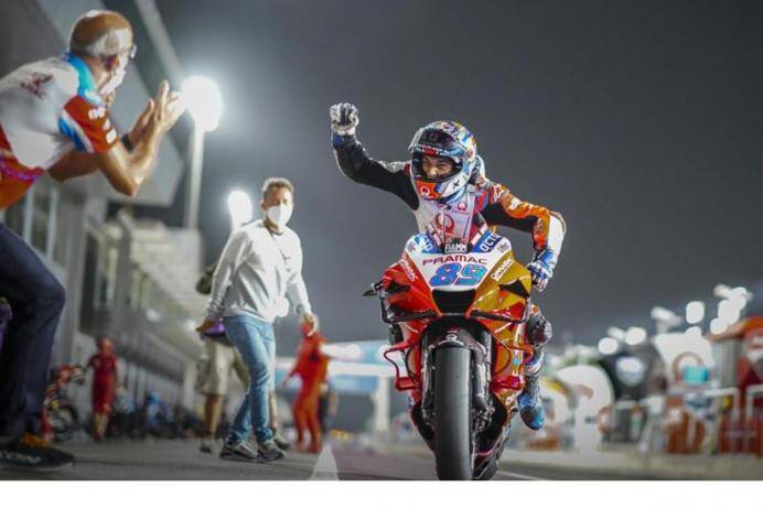 Jorge Martin (Spanyol/Pramac Ducati), podium perdana di MotoGP persembahan buat mendiang Fausto Gresini. (Foto: ukeconomynews)