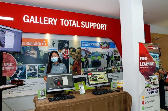 Layanan Gallery Total Support Hino yang ikut melayani  Hino Customer Web Learning System untuk Sopir dan Mekanik truk