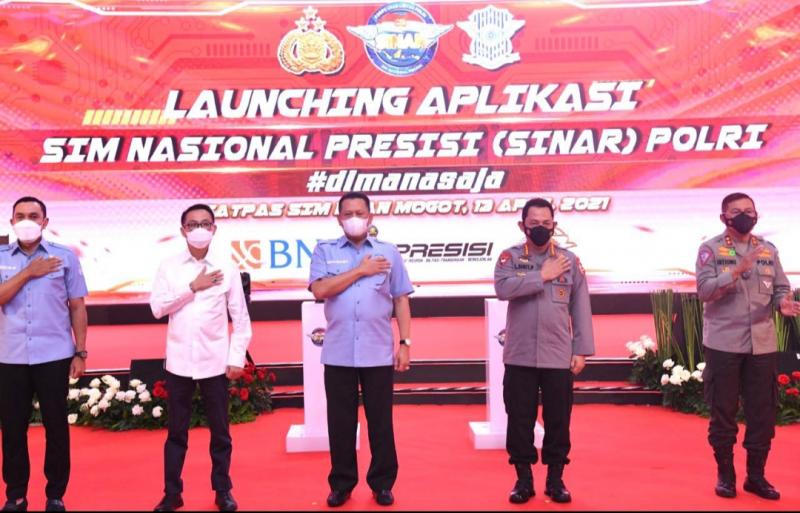 Bamsoet bersama Kapolri Jenderal Pol Listyo Sigit Prabowo luncurkan aplikasi SIM Online Nasional