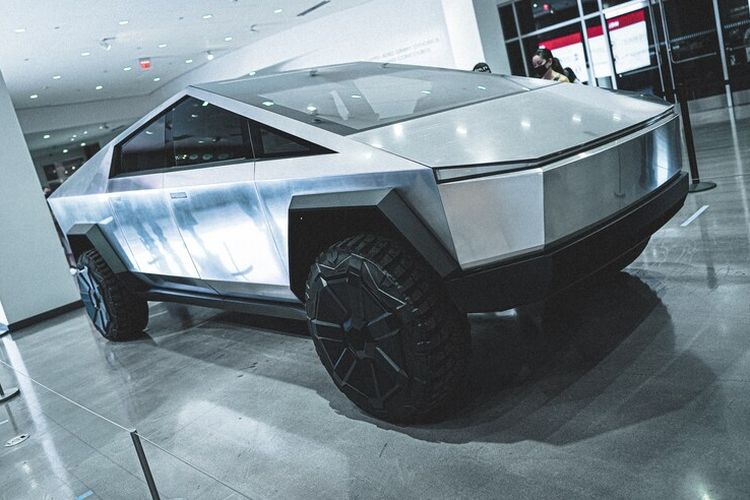Model Tesla Cybertruck yang mejeng di IIMS Hybrid 2021