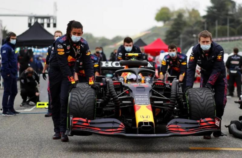 Max Verstappen bersama Red Bull Racing Honda ukir sejarah untuk kali pertama menjuarai F1 di sirkuit Imola, Italia