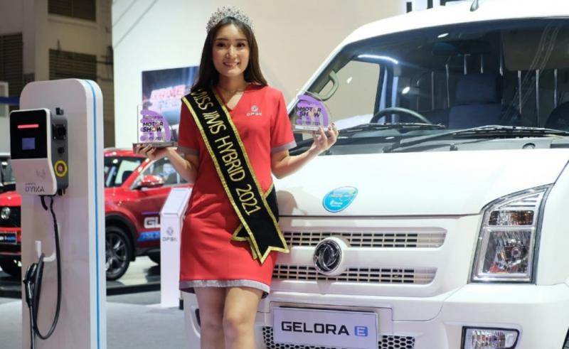 Alvilia Sharleen Theora dari booth DFSK terpilih sebagai Miss IIMS Hybrid 2021 setelah bersaing dengan 13 peserta lainnya.  