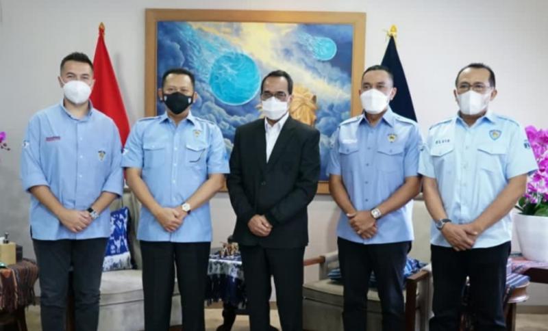 Dari kiri Rifat Sungkar, Bamsoet, Menhub Budi K Sumadi, Ahmad Sahroni dan Junaidi Elvis di kantor Kemenhub Jakarta, hari ini