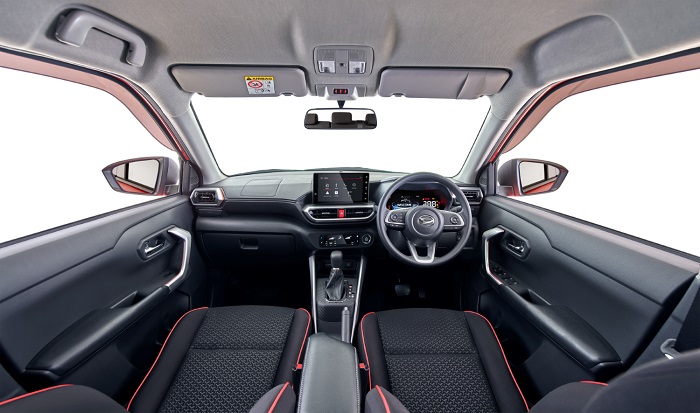 Tampilan elegan interior Daihatsu Rocky dengan berbagai fitur canggih yang melekat pada bagian dashboardnya