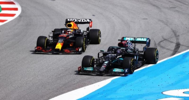 Saling overtake Lewis Hamilton dan Max Verstappen di F1 Spanyol