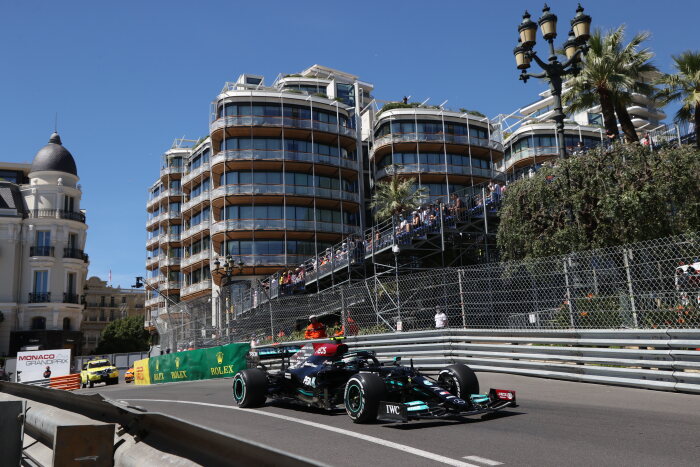 Mercedes di trek jalanan Kota Monte Carlo 2021, sengaja mengurangi tenaga mesin? (Foto: daimlermedia)