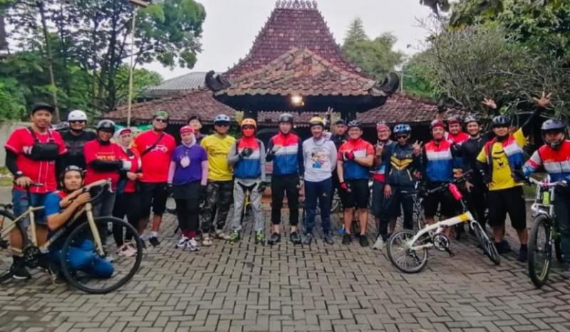Komunitas Gowes Barengan (Gorengan) lakukan halal bihalal dan gowes bareng dengan start dan finish dari pelataran Resto Solo Jalan Padjajaran Bogor tadi pagi