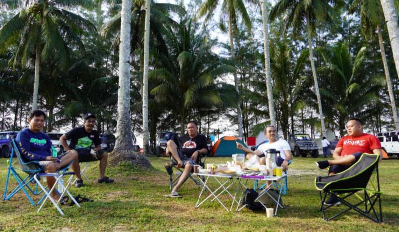 Serunya Saat Offroader Kalimantan Timur Halal Bihalal di Pantai Coconut Beach