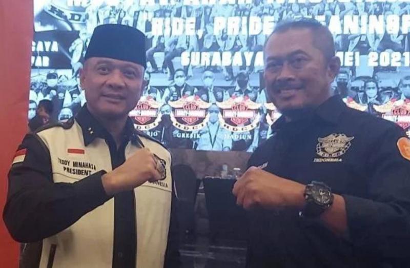 Irjen Pol Teddy Minahasa (kiri) Ketua HDCI baru dan Komjen Purn Nanan Soekarna ketua lama