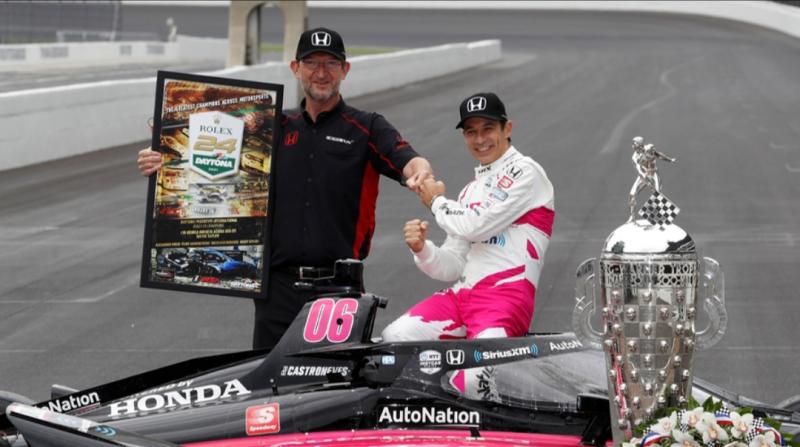 Helio Castroneves dari tim Meyer Shank Racing kemenangan ke-14 untuk Honda di Indy 500.