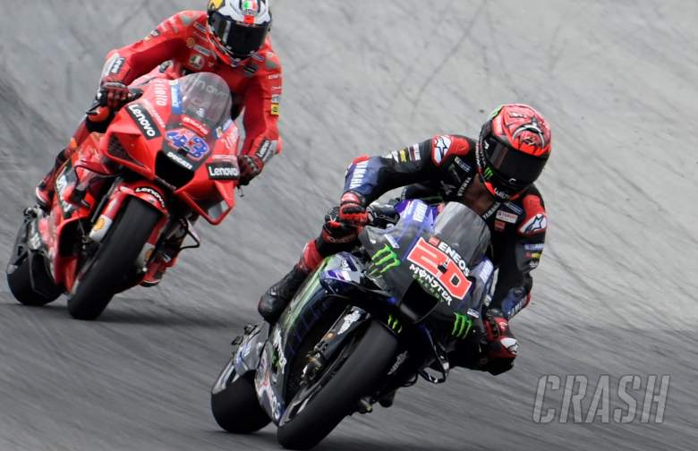 Fabio Quartararo (Yamaha) dan jack Miller (Ducati) bertukar posisi finish karena penalti di GP Catalunya. (Foto: crash)