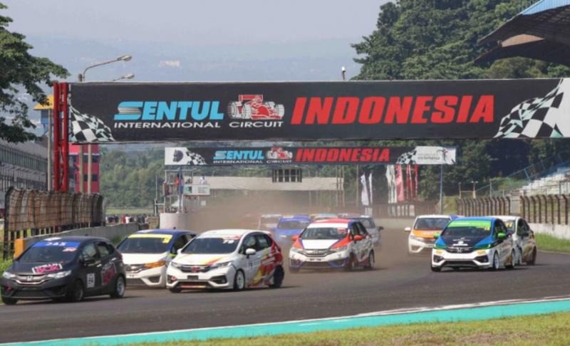 Serunya persaingan di Honda Jazzz Speed Challenge dan Honda Brio Speed Challenge di sirkuit Sentul, Minggu (13/6/2021)