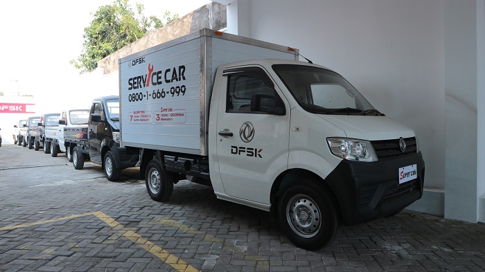 Deretan mobil DFSK Super Cab yang menjadi mobil niaga untuk distribusi barang 