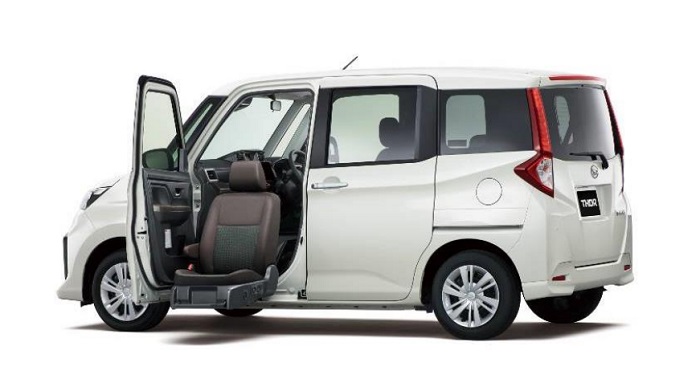 Tampang Daihatsu Thor yang dilengkapi dengan Seat Lift untuk akses disabitas dan lansia