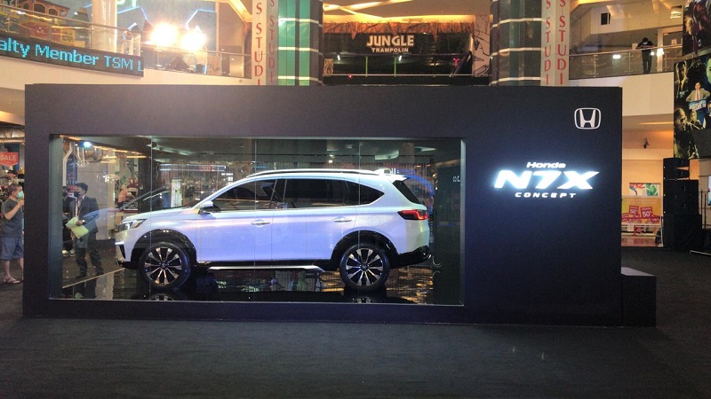 Honda NX7 Concept goda masyarakat Makassar dari dalam kotak kaca dengan visual menarik