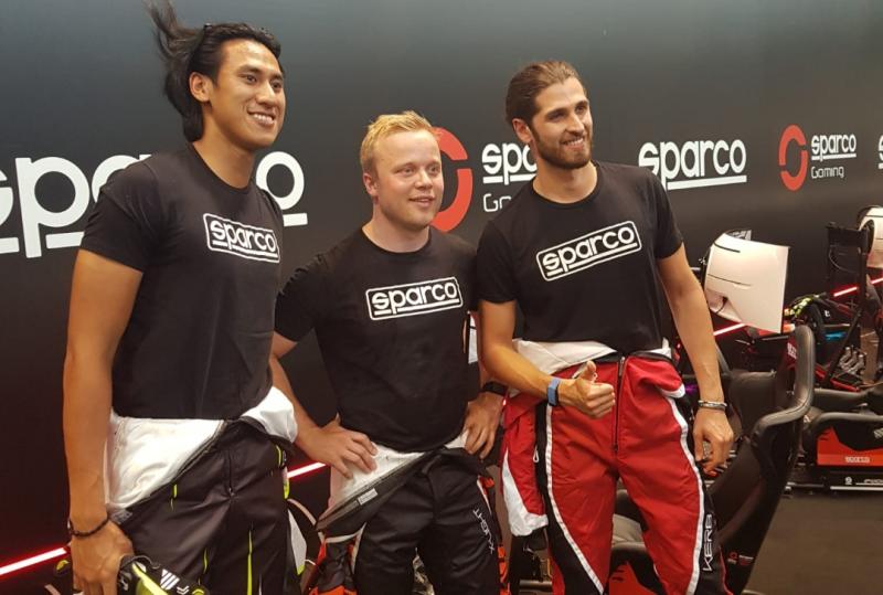 Sean Gelael (kiri) bertemu para pembalap dunia lainnya di ajang Sparco Gaming balapan virtual E-Kart League di sirkuit ikonik Autodromo Vallelunga.   