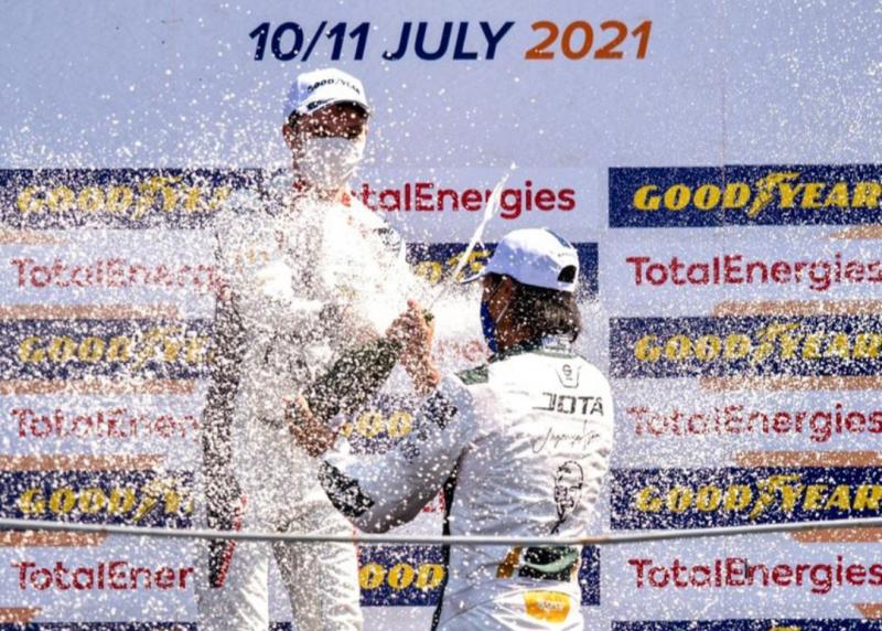 Sean Gelael dan Jazeman Jafaar di podium kemenangan balap ketahanan ELMS 4 Hours of Monza 