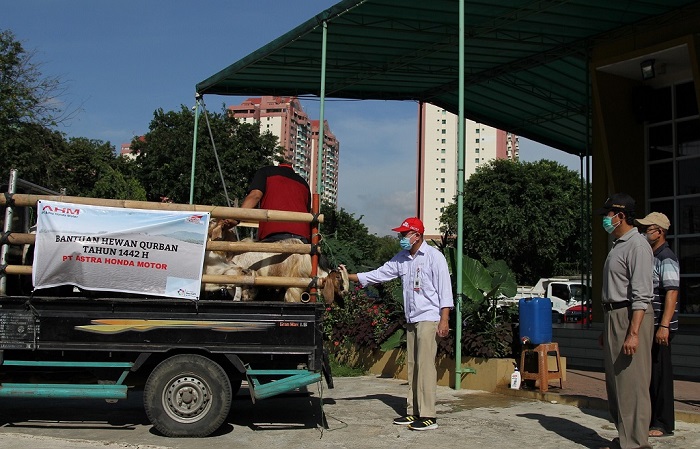 Astra Honda Motor Donasikan APD Kesehatan dan Hewan Korban untuk Masyarakat DKI - Jabar