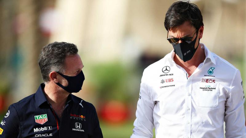 Christian Horner (kiri) dan Toto Wolff, petinggi tim Red Bull Honda dan Mercedes yang kini sibuk perang di luar trek F1. (Foto: redbullcontentpool)