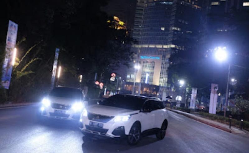 Berkendara aman pada malam hari dengan SUV Peugeot 3008 dan 5008 dilengkapi full led projector!
