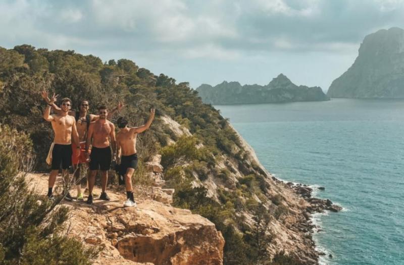 Sean Gelael bersama teammate di JOTA #28 tengah lakukan hill climb, salah satu menu program Summer Training Camp di Pulau Ibiza Spanyol