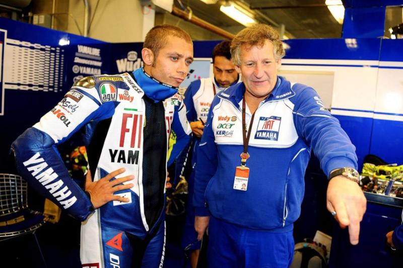 Valentino Rossi dan Jeremy Burgess kala jaya bersama di tim Yamaha. (Foto: speedcafe-motogp)