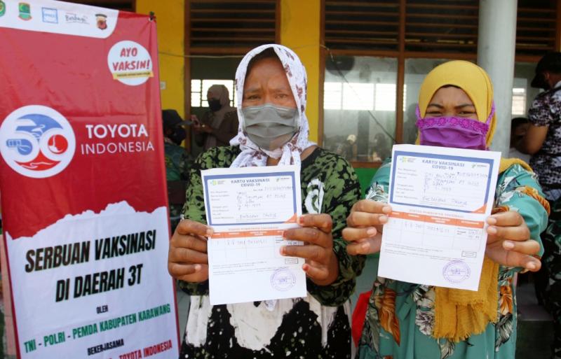 Toyota Indonesia menggelar program vaksinasi massal gratis kepada 1.500 warga, sekaligus pembagian 1.000 paket kebutuhan pokok untuk masyarakat di wilayah Pantai Cibuaya, Pangkalan dan Segaran di Kabupaten Karawang, Jawa Barat.   