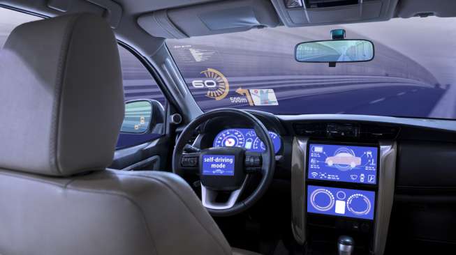 Mobil swa kemudi dengan perangkat lunas yang menggerakkan mobil secara otomatis