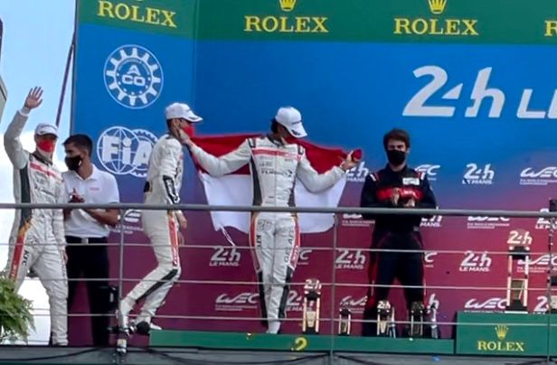 Bangga dan Mengharukan! Sean Gelael Kibarkan Merah Putih di Podium Le Mans 24 H! 