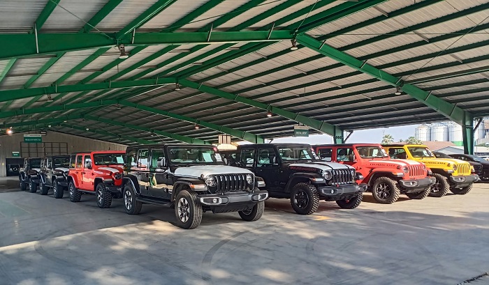 Unit Jeep Wrangler dan Gladiator yang sudah terparkir di lokasi milik DAS Indonesia Motor