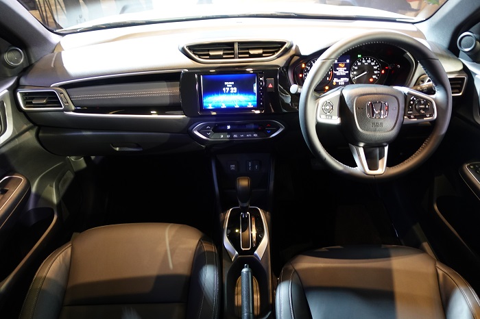 Dashboard All New Honda BR-V yang memiliki sejumlah fitur yang bisa diaktifkan hanya dengan sentuhan jari