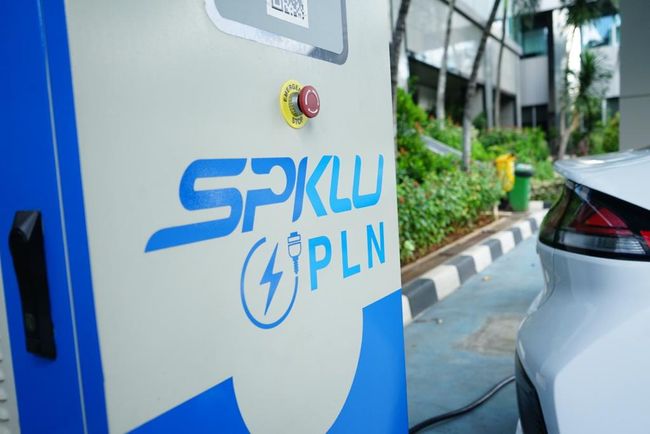 SPKLU dari PLN yang akan menjadi stasiun utama pengisian baterai mobil listrik