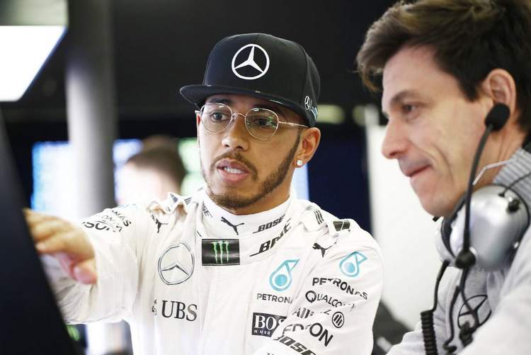 Toto Wolff dan Lewis Hamilton (Mercedes), tak aa lagi istilah bertahan dlam 7 race di depan. (Foto: grandprix247)