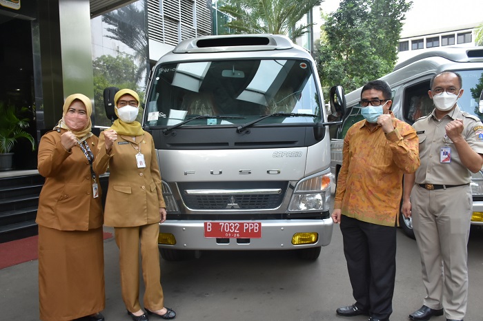 Penyerahan unit Fuso Espasio dari KTB ke Dinas Kesehatan Pemprov DKI Jakarta