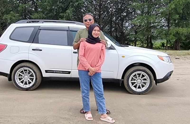 H Iskandar Hadipriatna dan Ainsyah Angie Tiwi, pasangan yang berbahagia meski beda usia 31 tahun.