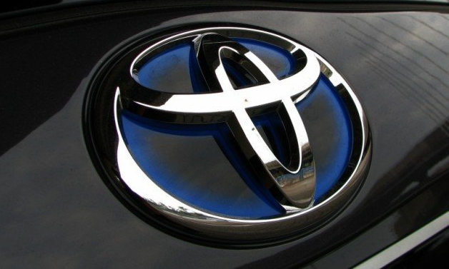 Logo baru Toyota yang identik dengan mobil-mobil baru yang lebih ramah lingkungan seperti Hybrid dan mobil listrik