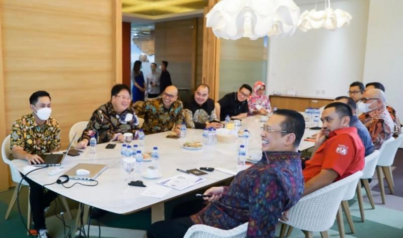 Bamsoet didampingi Sekjen IMI Ahmad Sahroni mengunjungi kantor pusat Auto2000 di Jakarta hari ini