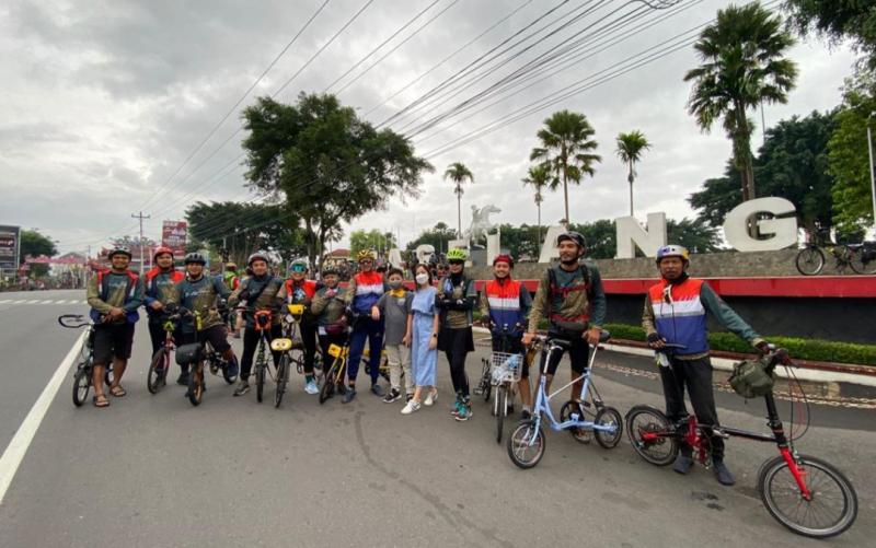 Tim Gorengan dipimpin pereli nasional Ario Danu gowes Tumpeng Menoreh di Magelang, Jawa Tengah