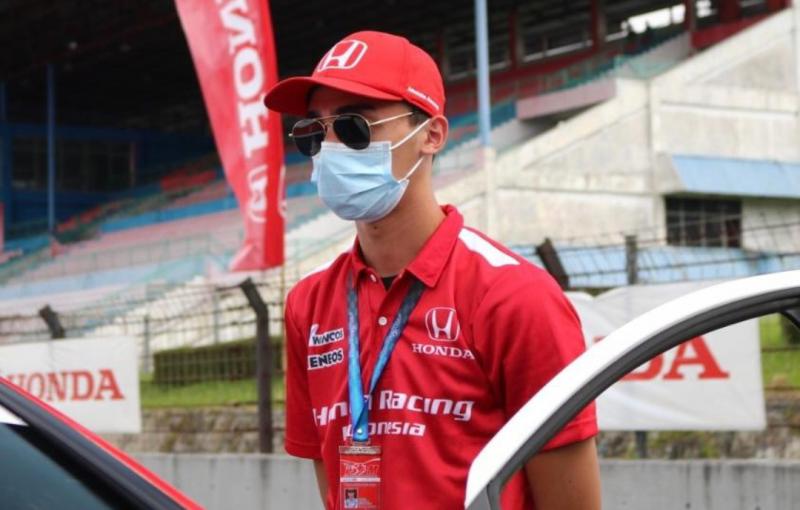 Amato Rudolph juga sekaligus menjadi coach pembalap Honda Racing Indonesia, Canya Prasetyo