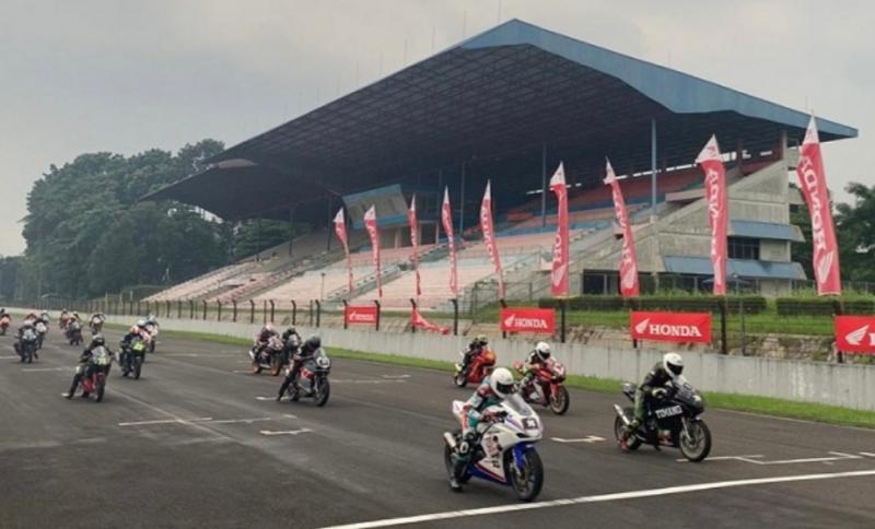 CBR Track Day di Sentul untuk mengasah kemampuan mengendalikan motor Honda di sirkuit