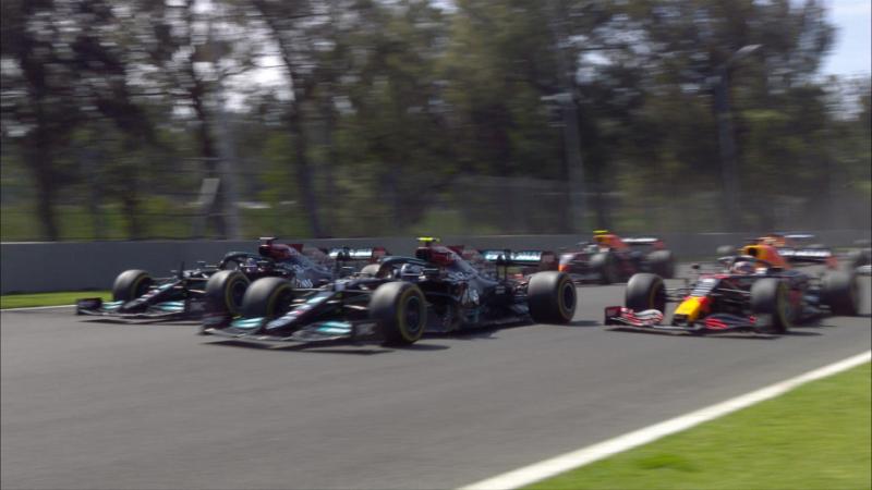 Jalur kiri yang sangat longgar buat Max Verstappen, ditengarai sengaja dibukakan Valtteri Bottas untuk Verstappen.(Foto: f1)