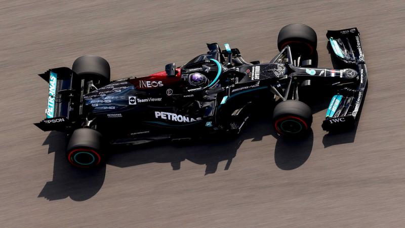 Mercedes W12 besutan Lewis Hamilton. melesat bak roket di Interlagos.  (Foto: racingnew365-mercedes)