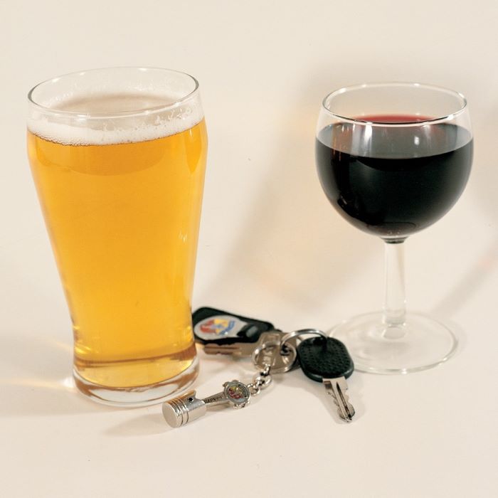 Konsumsi minuman beralkohol saat ingin mengemudi sangat berisiko bagi keselamatan