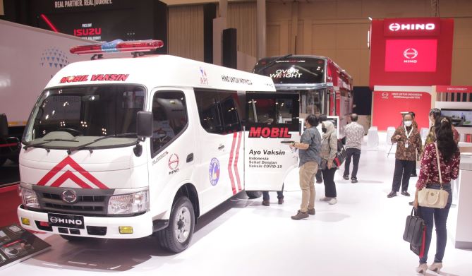 Tampilan mobil vaksin keliling hasil inovasi Hino yang dibuat dari basis truk Dutro 110 SDBL
