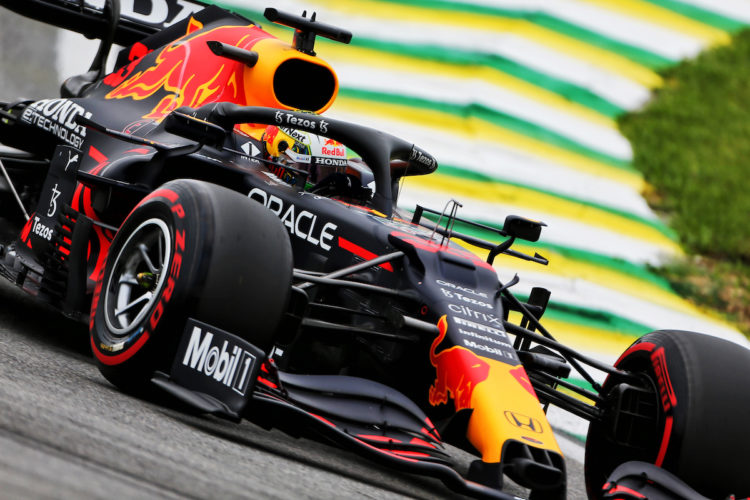 Max Verstappen, rugi duit tapi menang posisi di GP Brasil berkat keputusan FIA. (Foto: motorsportweek)