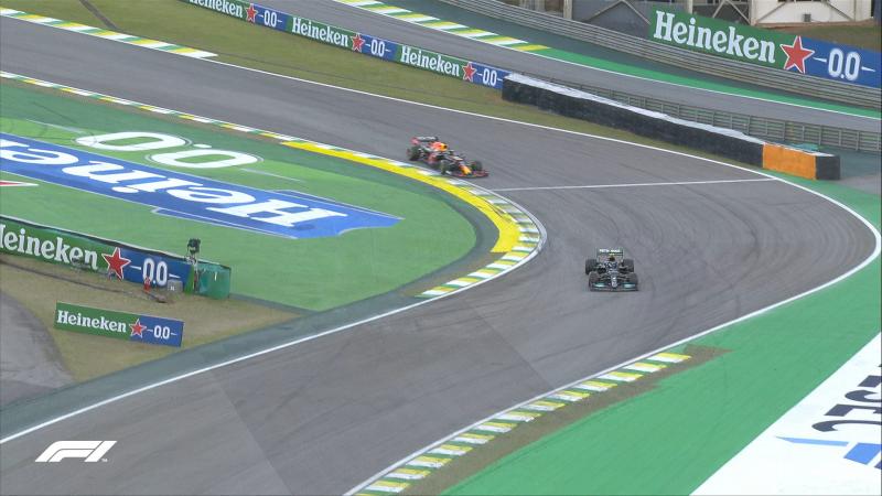 Valtteri Bottas tinggalkan Max Verstappen di sesi sprint race, lumayan dapat bonus 3 poin untuk Mercedes. (Foto: f1)