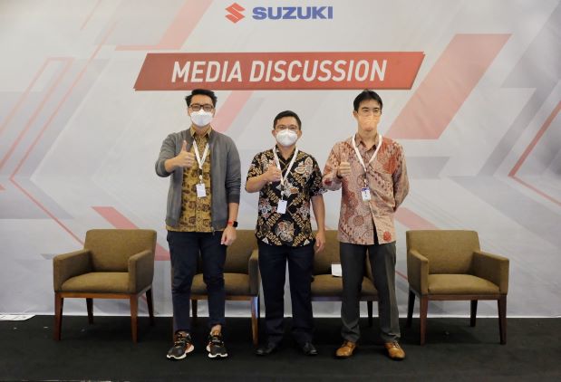 Sesi Media Discussion petinggi Suzuki dengan wartawan yang menjelaskan teknologi mobil ramah lingkungan