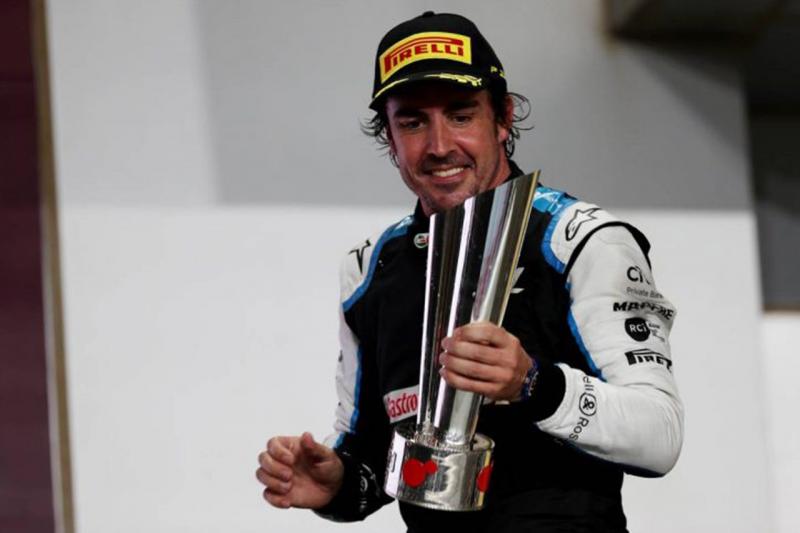 Fernando Alonso (Spanyol/Alpine) di podium GP Qatar 2021. (Foto: ist)