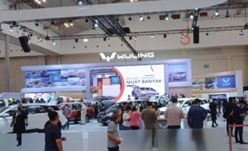 Booth Wuling Motors di pameran otomotif GIIAS 2021, selalu ramai dikunjungi 